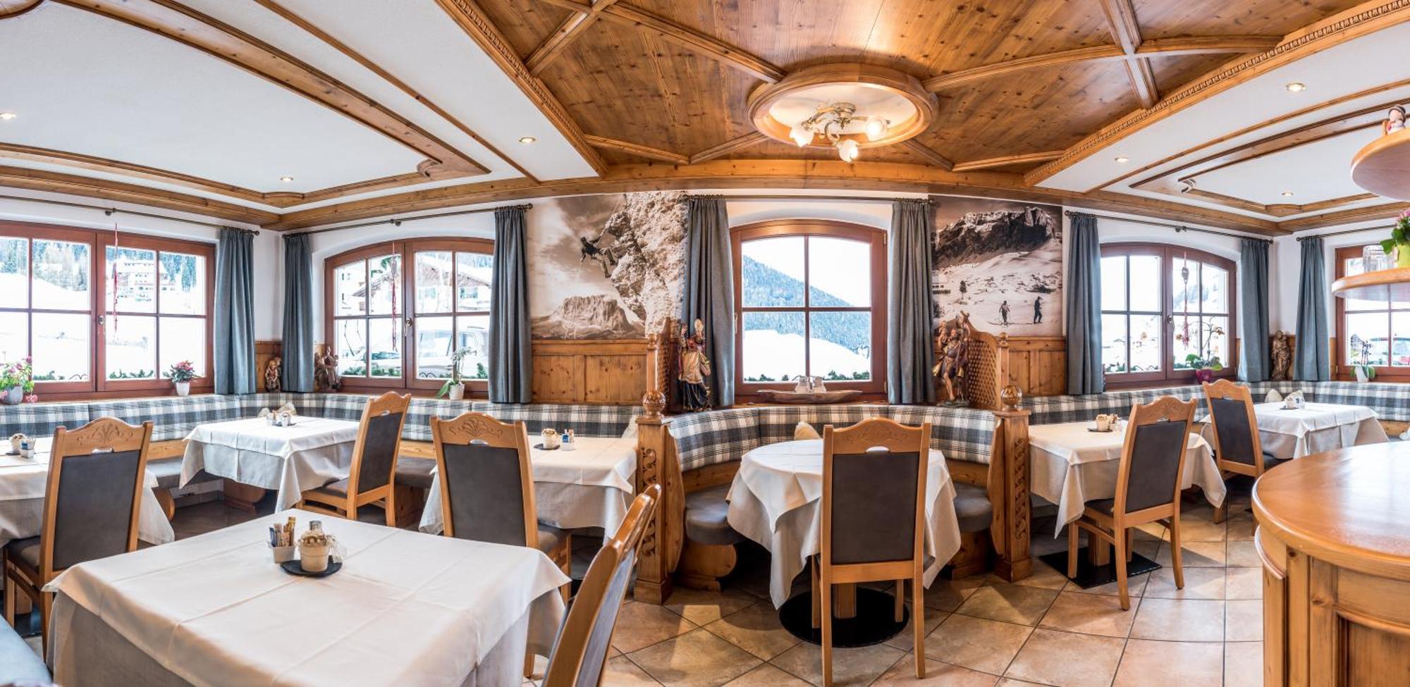 Garni Hotel Iris Sëlva di Val Gardena Eksteriør billede