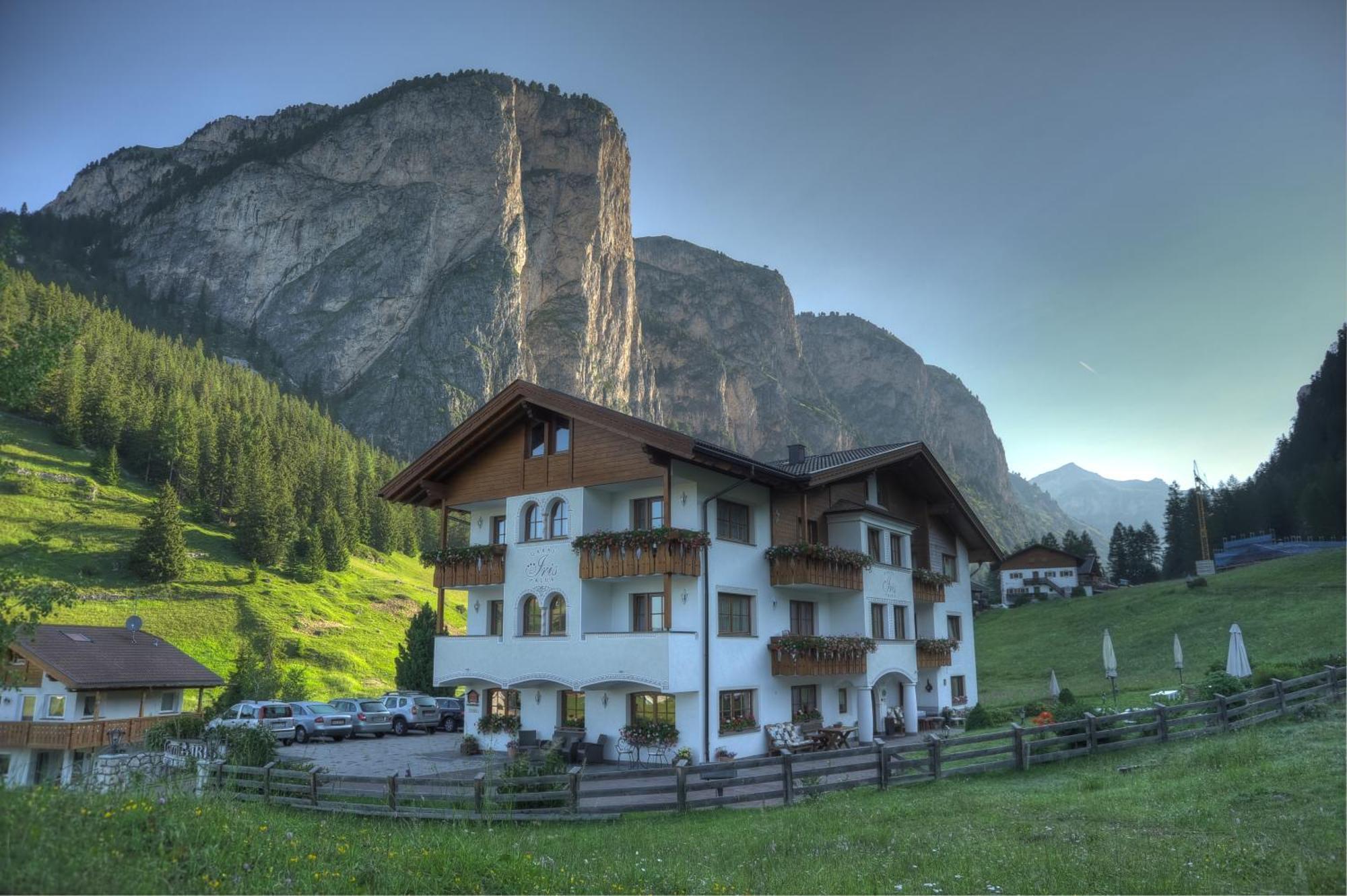 Garni Hotel Iris Sëlva di Val Gardena Eksteriør billede
