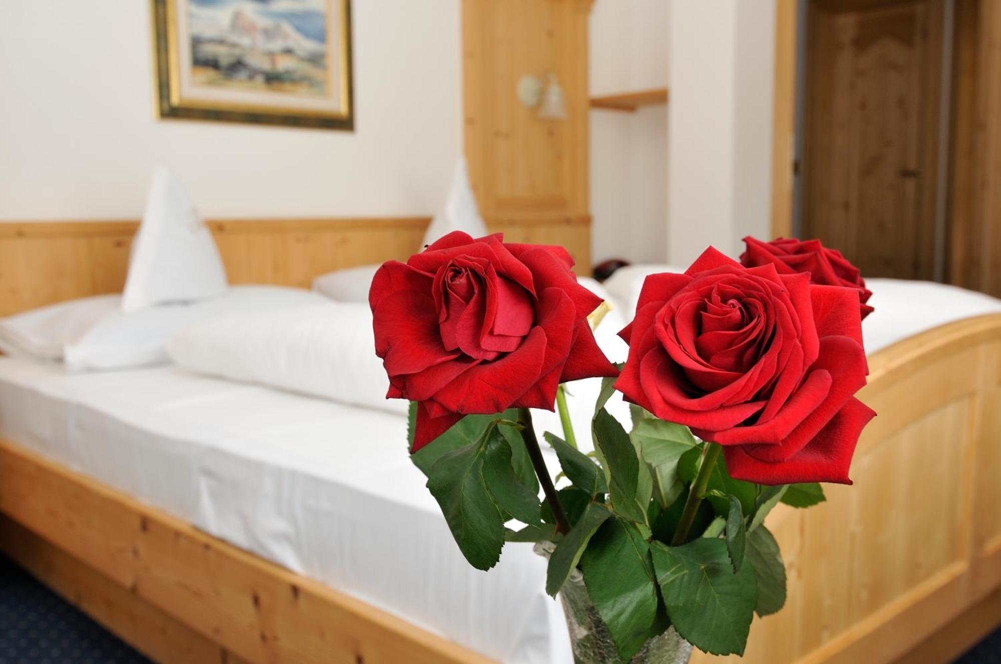 Garni Hotel Iris Sëlva di Val Gardena Eksteriør billede