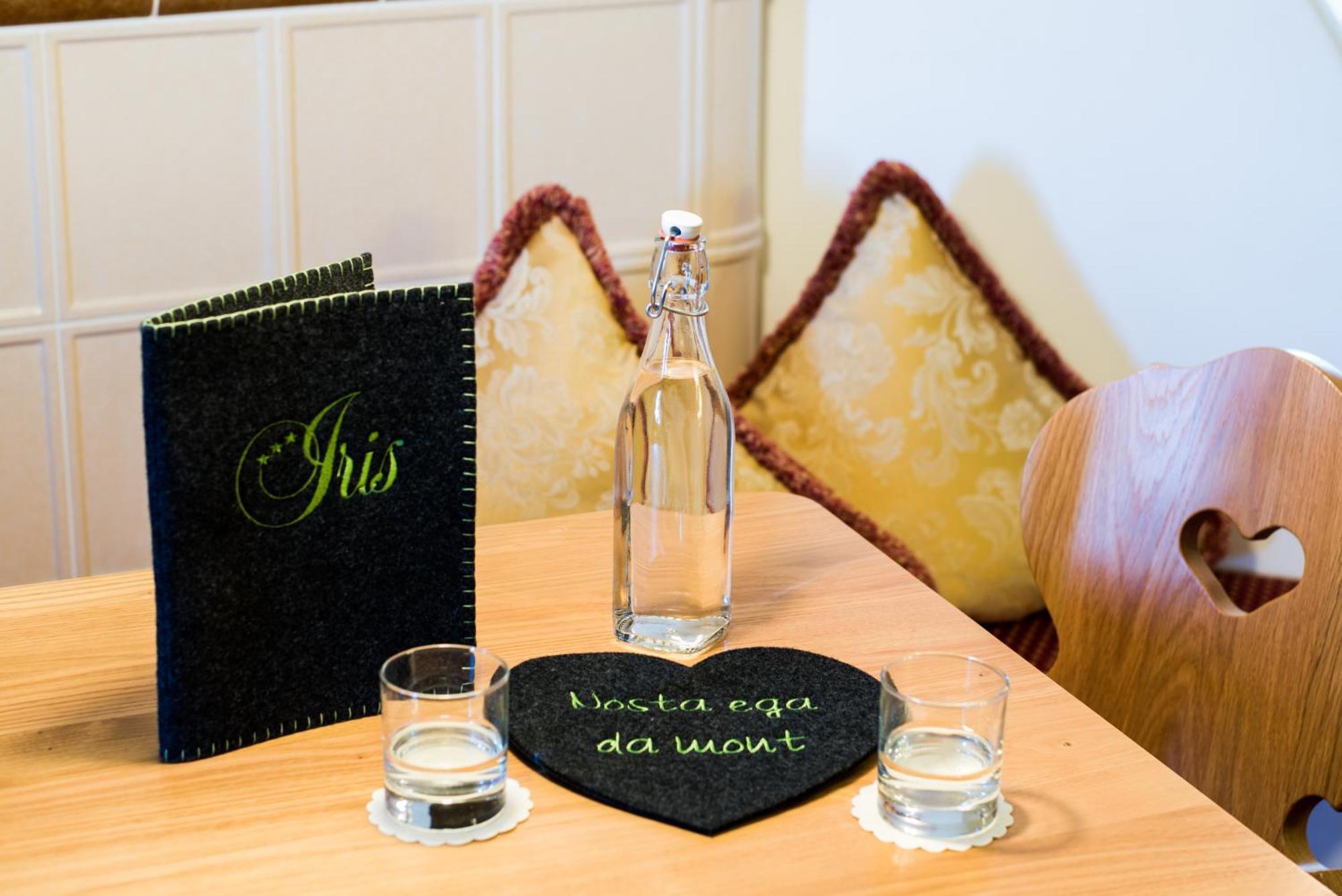 Garni Hotel Iris Sëlva di Val Gardena Eksteriør billede