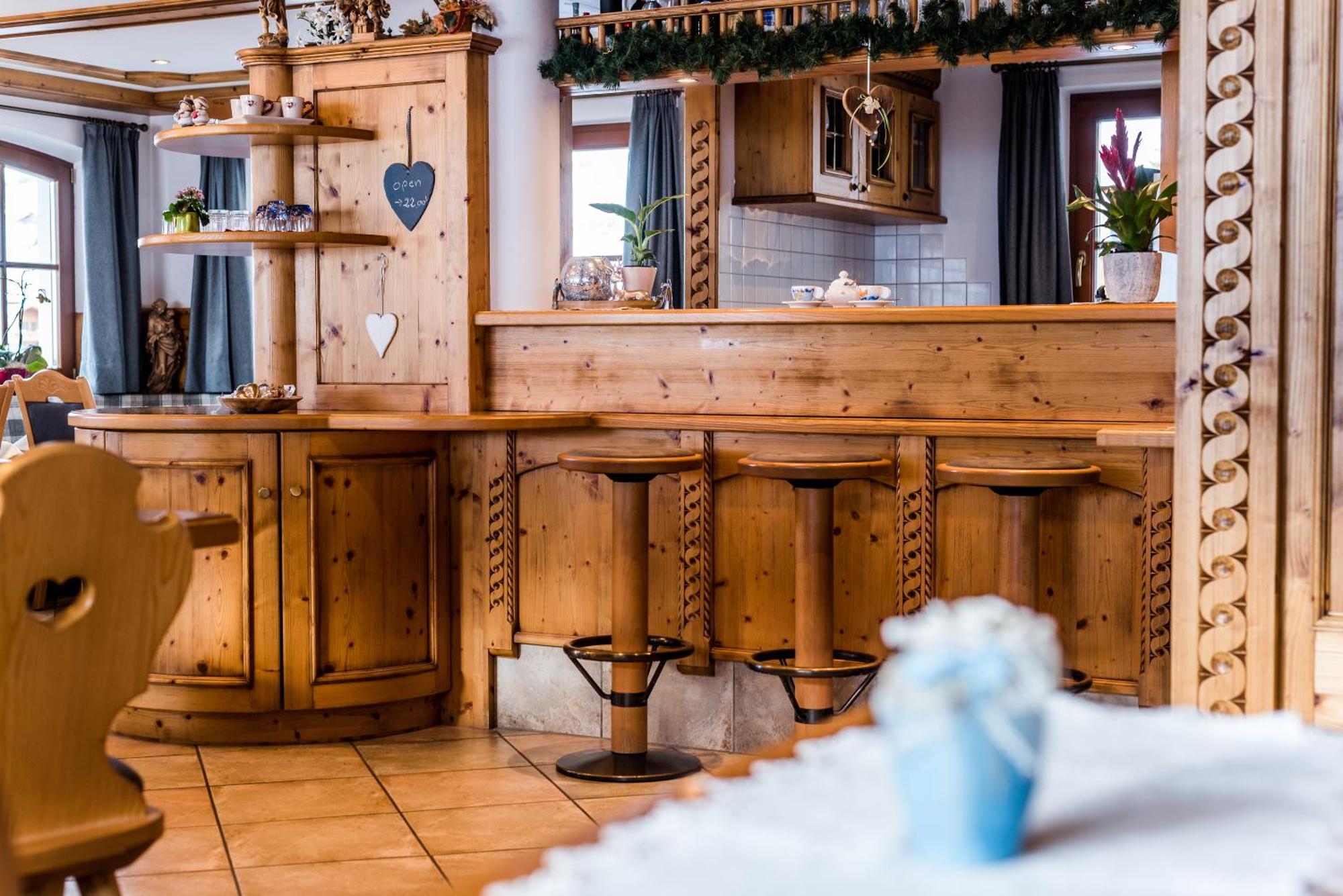 Garni Hotel Iris Sëlva di Val Gardena Eksteriør billede