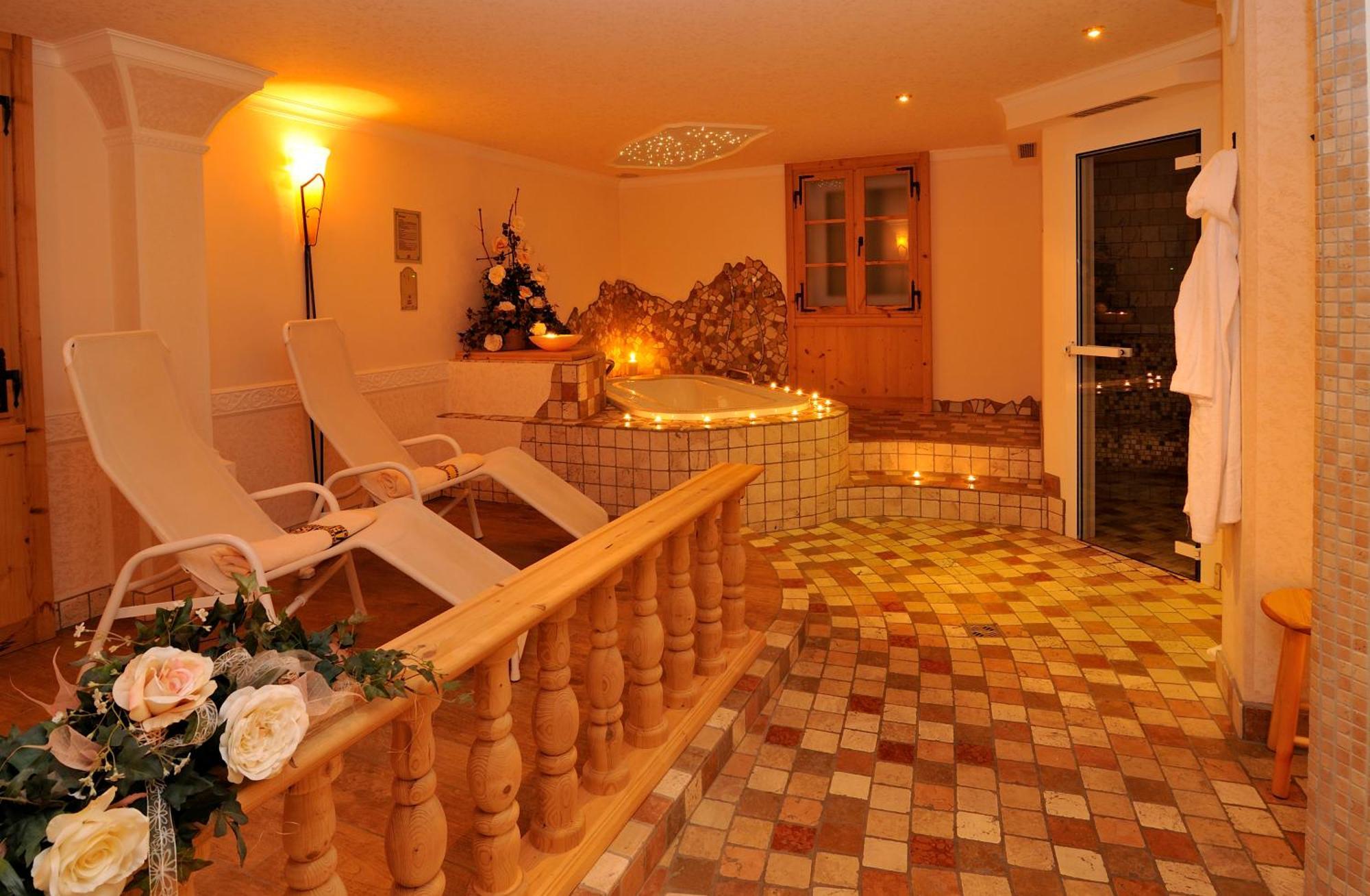 Garni Hotel Iris Sëlva di Val Gardena Eksteriør billede