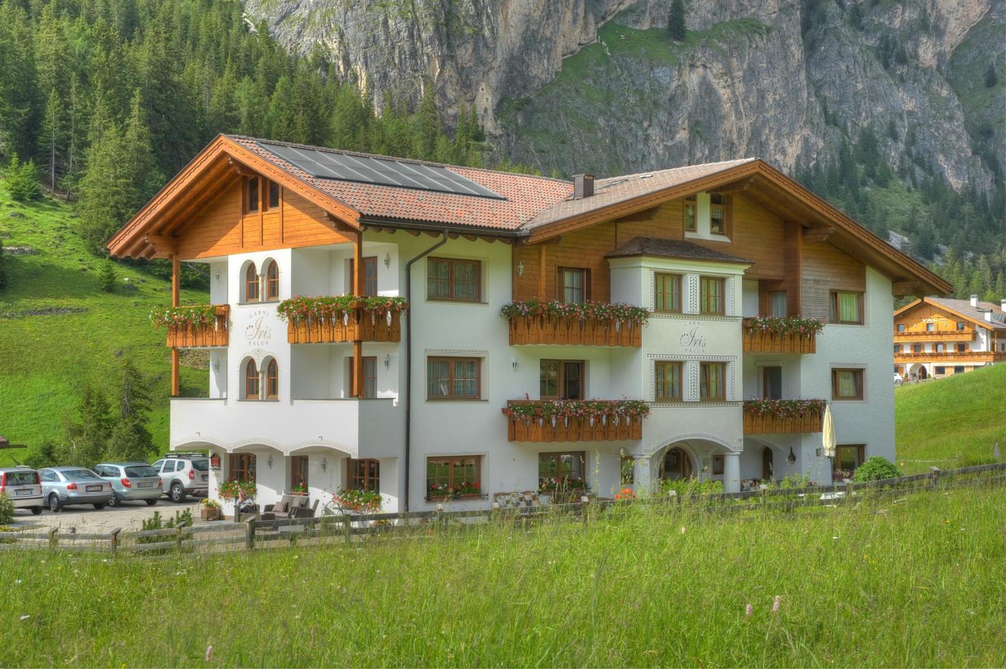 Garni Hotel Iris Sëlva di Val Gardena Eksteriør billede
