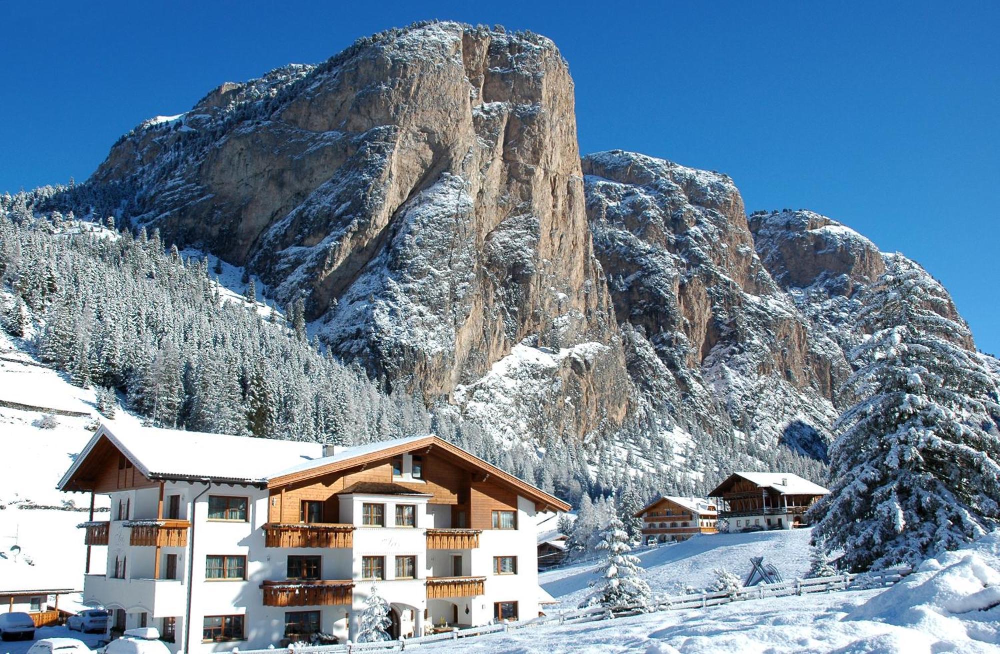 Garni Hotel Iris Sëlva di Val Gardena Eksteriør billede