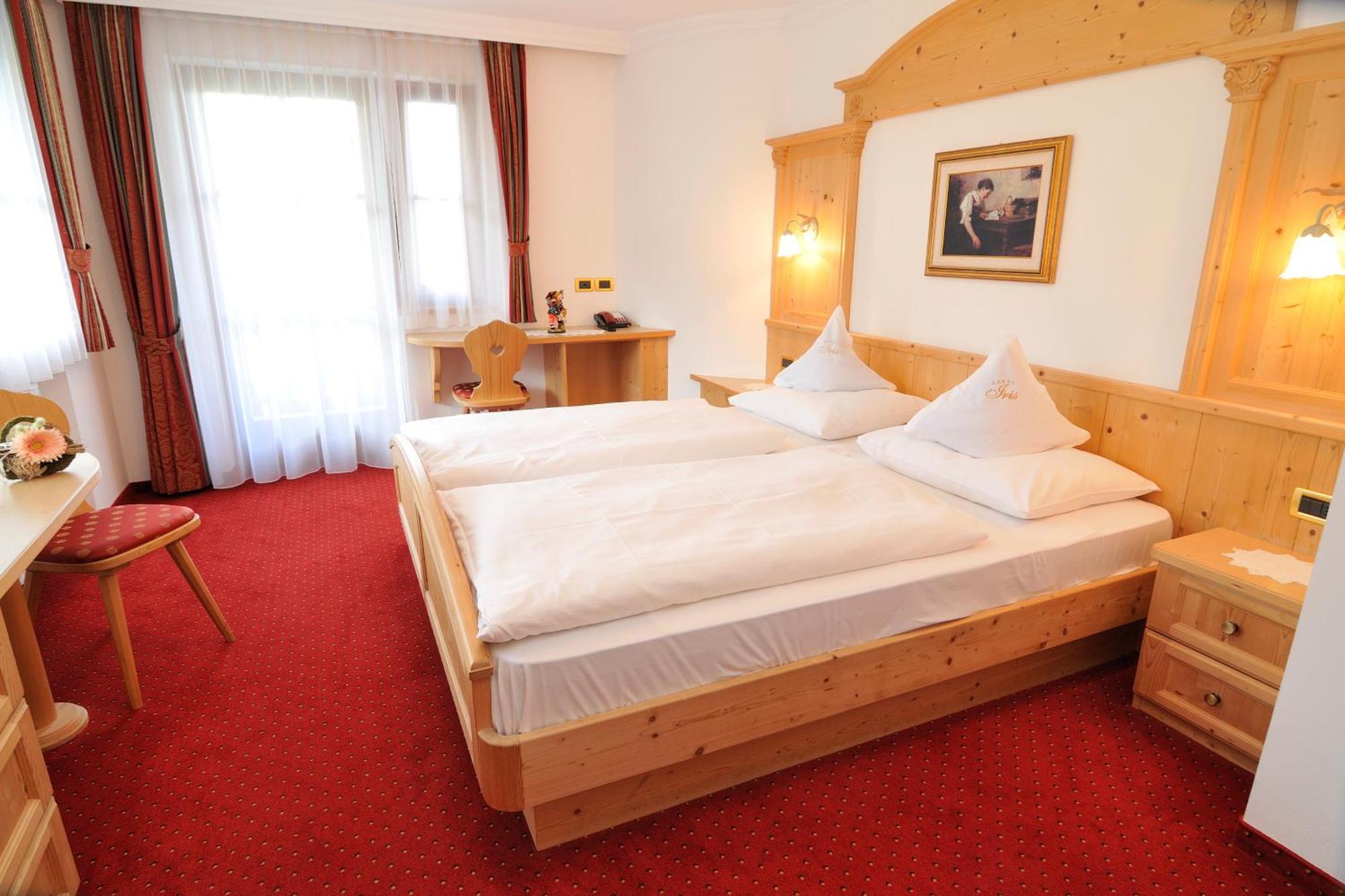 Garni Hotel Iris Sëlva di Val Gardena Eksteriør billede